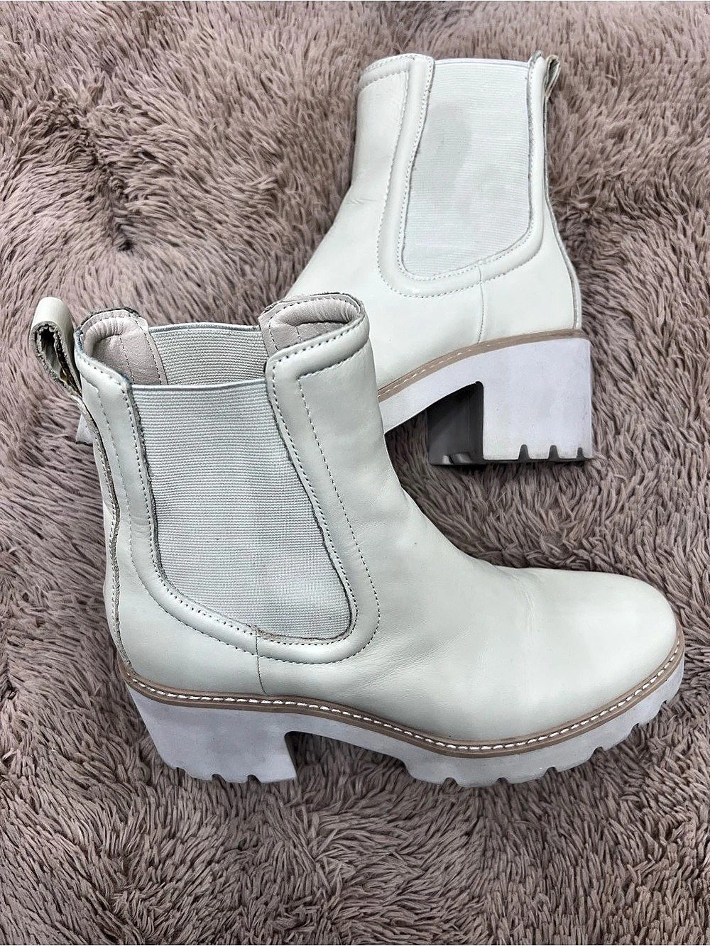 Dolce Vita Villa Chelsea Lug Sole Bootie White Size 8.5